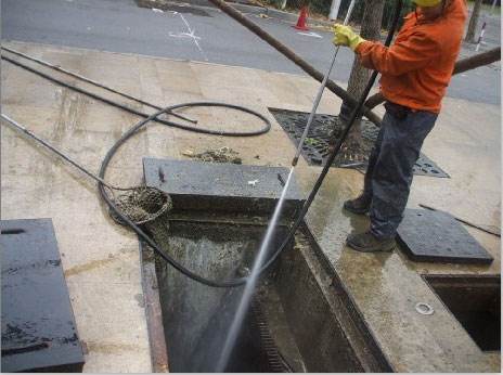 扎赉特池底污泥如何清理